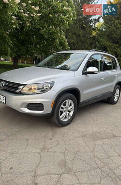 Внедорожник / Кроссовер Volkswagen Tiguan 2016 в 