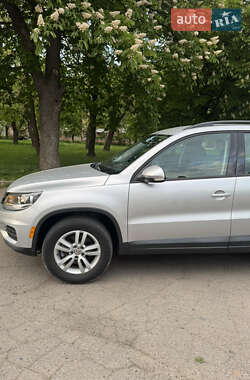Внедорожник / Кроссовер Volkswagen Tiguan 2016 в 