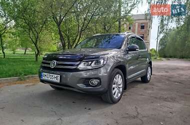 Позашляховик / Кросовер Volkswagen Tiguan 2015 в 