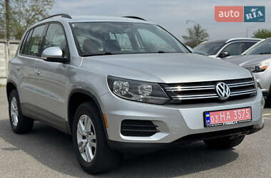Позашляховик / Кросовер Volkswagen Tiguan 2015 в Києві