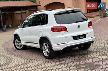 Позашляховик / Кросовер Volkswagen Tiguan 2015 в 