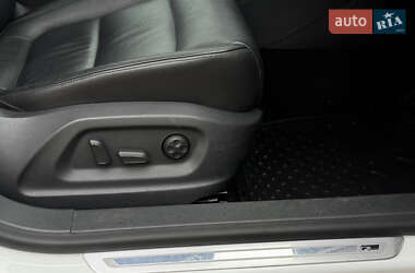 Позашляховик / Кросовер Volkswagen Tiguan 2015 в 