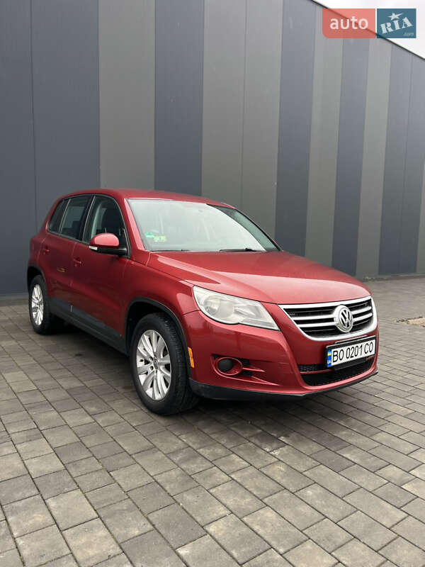 Внедорожник / Кроссовер Volkswagen Tiguan 2010 в Хмельницком