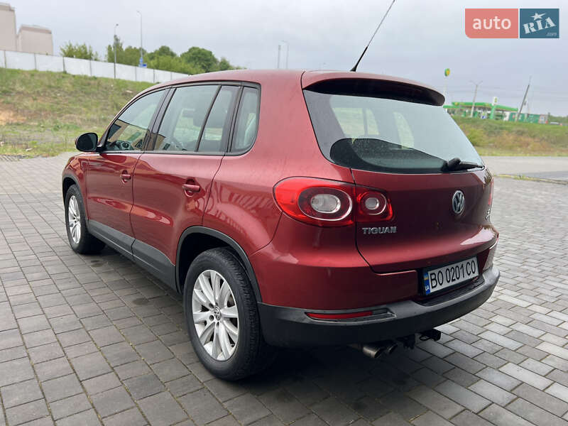 Внедорожник / Кроссовер Volkswagen Tiguan 2010 в Хмельницком