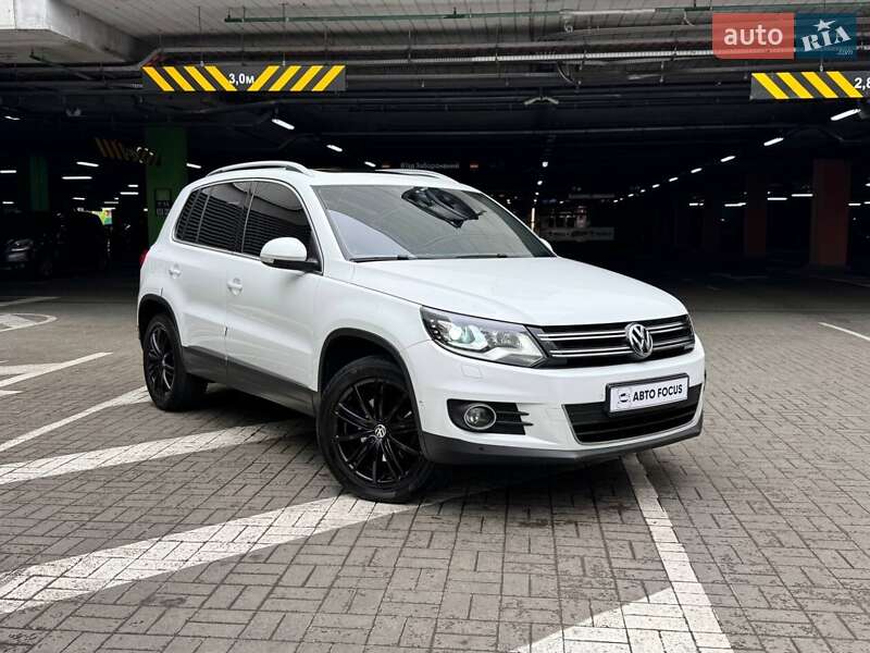 Позашляховик / Кросовер Volkswagen Tiguan 2015 в 