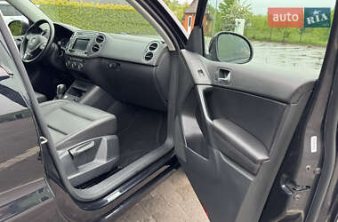 Внедорожник / Кроссовер Volkswagen Tiguan 2017 в 
