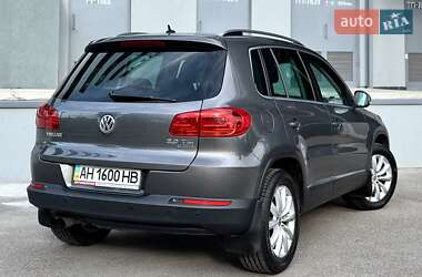 Внедорожник / Кроссовер Volkswagen Tiguan 2011 в 