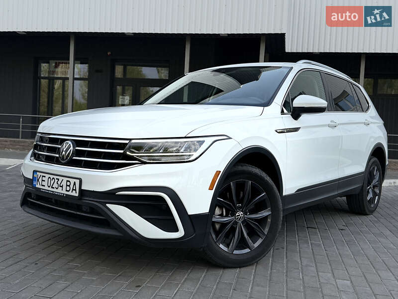 Внедорожник / Кроссовер Volkswagen Tiguan 2021 в 