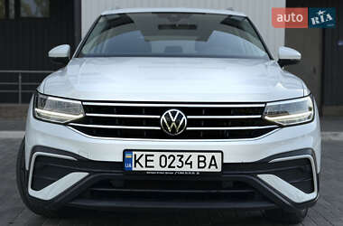 Внедорожник / Кроссовер Volkswagen Tiguan 2021 в 