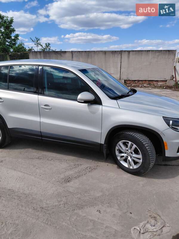 Внедорожник / Кроссовер Volkswagen Tiguan 2011 в Нетешине