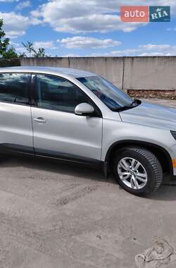 Внедорожник / Кроссовер Volkswagen Tiguan 2011 в 