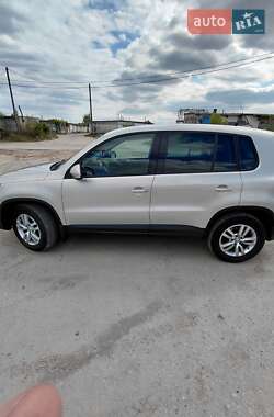 Внедорожник / Кроссовер Volkswagen Tiguan 2011 в 