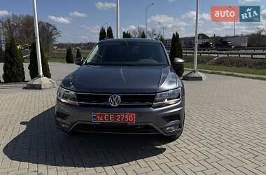 Внедорожник / Кроссовер Volkswagen Tiguan 2017 в 
