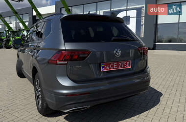Внедорожник / Кроссовер Volkswagen Tiguan 2017 в 