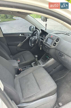 Внедорожник / Кроссовер Volkswagen Tiguan 2010 в 