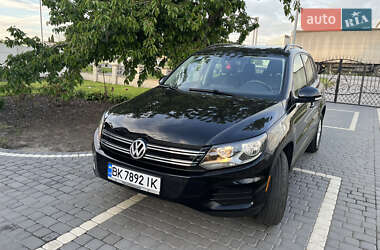 Внедорожник / Кроссовер Volkswagen Tiguan 2016 в 