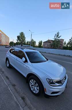 Внедорожник / Кроссовер Volkswagen Tiguan 2018 в Сумах