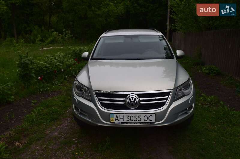 Позашляховик / Кросовер Volkswagen Tiguan 2010 в 