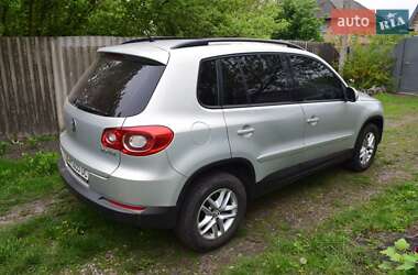 Позашляховик / Кросовер Volkswagen Tiguan 2010 в 