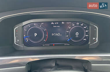 Внедорожник / Кроссовер Volkswagen Tiguan 2021 в 