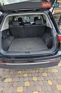 Внедорожник / Кроссовер Volkswagen Tiguan 2018 в 