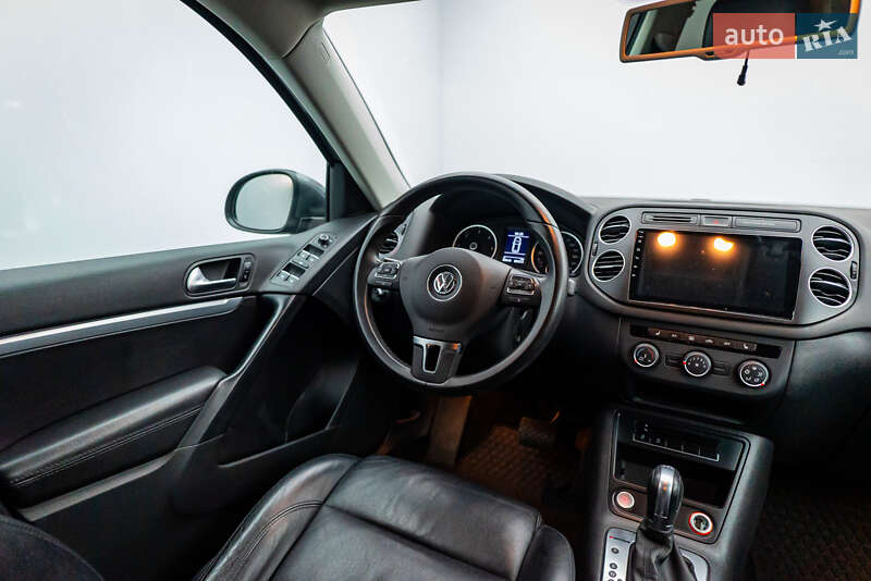 Позашляховик / Кросовер Volkswagen Tiguan 2016 в Києві