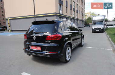 Внедорожник / Кроссовер Volkswagen Tiguan 2015 в 
