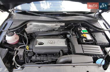 Внедорожник / Кроссовер Volkswagen Tiguan 2015 в 
