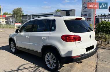 Позашляховик / Кросовер Volkswagen Tiguan 2015 в 