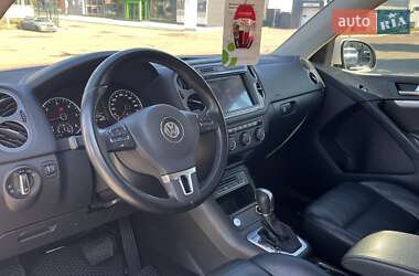 Позашляховик / Кросовер Volkswagen Tiguan 2015 в 