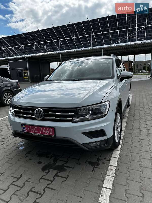 Внедорожник / Кроссовер Volkswagen Tiguan 2018 в 