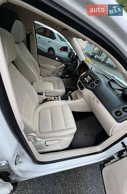 Позашляховик / Кросовер Volkswagen Tiguan 2012 в 