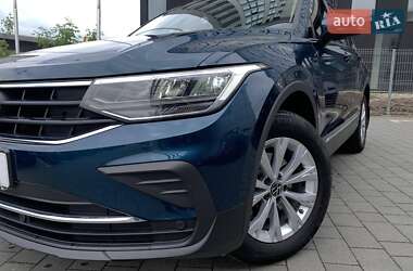 Внедорожник / Кроссовер Volkswagen Tiguan 2022 в 