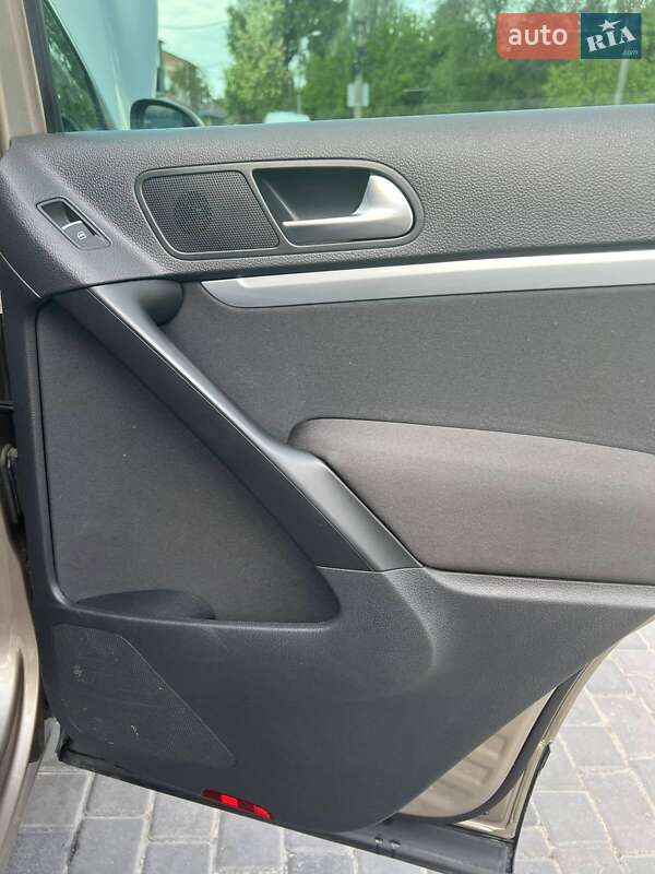 Внедорожник / Кроссовер Volkswagen Tiguan 2014 в Днепре