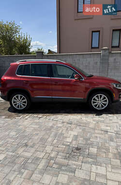 Внедорожник / Кроссовер Volkswagen Tiguan 2014 в 