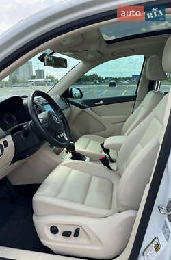 Внедорожник / Кроссовер Volkswagen Tiguan 2016 в 