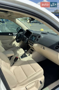 Внедорожник / Кроссовер Volkswagen Tiguan 2016 в 