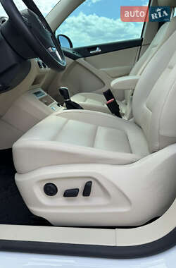 Внедорожник / Кроссовер Volkswagen Tiguan 2016 в 