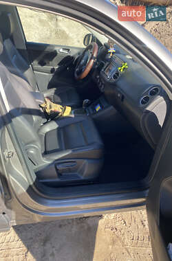 Позашляховик / Кросовер Volkswagen Tiguan 2010 в 