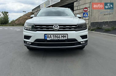 Внедорожник / Кроссовер Volkswagen Tiguan 2019 в Вишневом