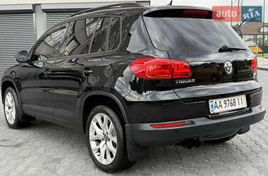 Позашляховик / Кросовер Volkswagen Tiguan 2012 в 