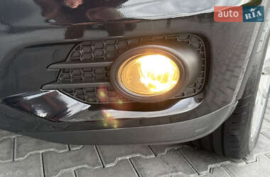Позашляховик / Кросовер Volkswagen Tiguan 2012 в 