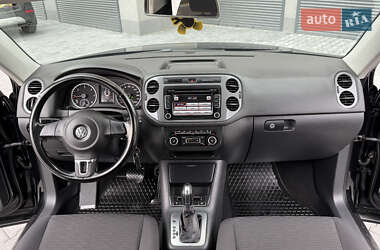 Позашляховик / Кросовер Volkswagen Tiguan 2012 в 