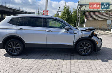 Внедорожник / Кроссовер Volkswagen Tiguan 2022 в 