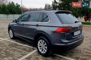Внедорожник / Кроссовер Volkswagen Tiguan 2019 в 