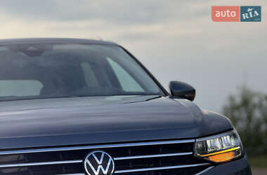 Позашляховик / Кросовер Volkswagen Tiguan 2022 в 
