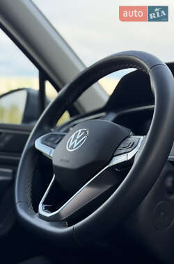 Позашляховик / Кросовер Volkswagen Tiguan 2022 в 