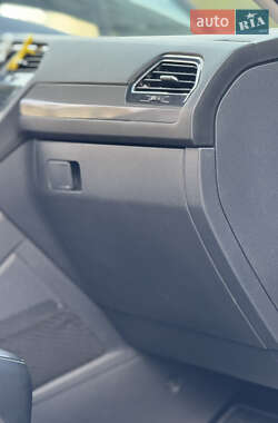 Позашляховик / Кросовер Volkswagen Tiguan 2022 в 