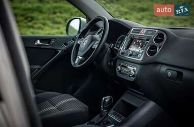 Позашляховик / Кросовер Volkswagen Tiguan 2010 в 