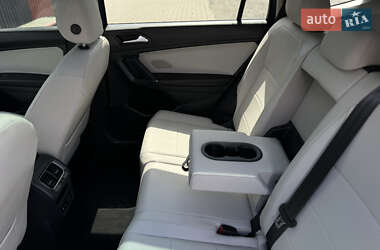 Внедорожник / Кроссовер Volkswagen Tiguan 2018 в 